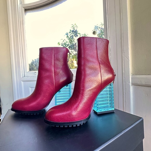 United Nude Shoes - Unique UN Hi Rise Bootie Hi. Bloodstone Color